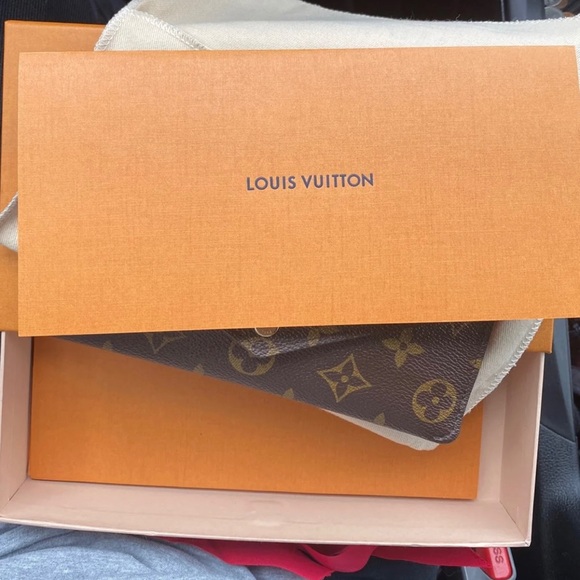 🚨SOLD🚨Louis Vuitton jeanne wallet - Picture 7 of 8